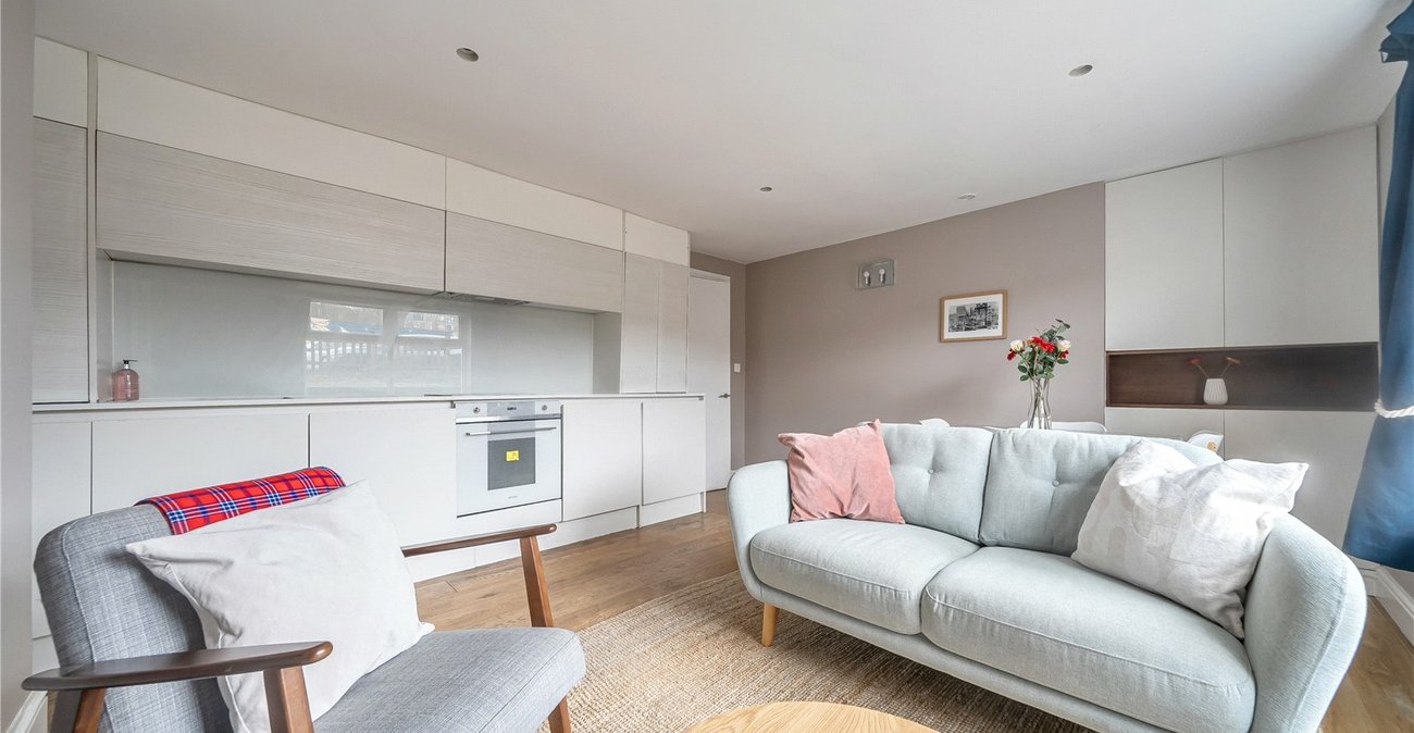 2 bedroom property for sale in London | Robinson Jackson