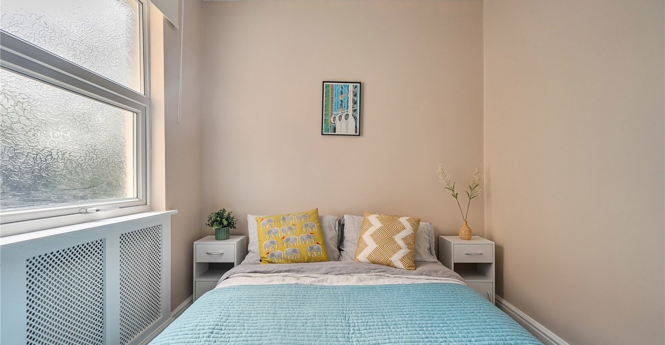 2 bedroom property for sale in London | Robinson Jackson