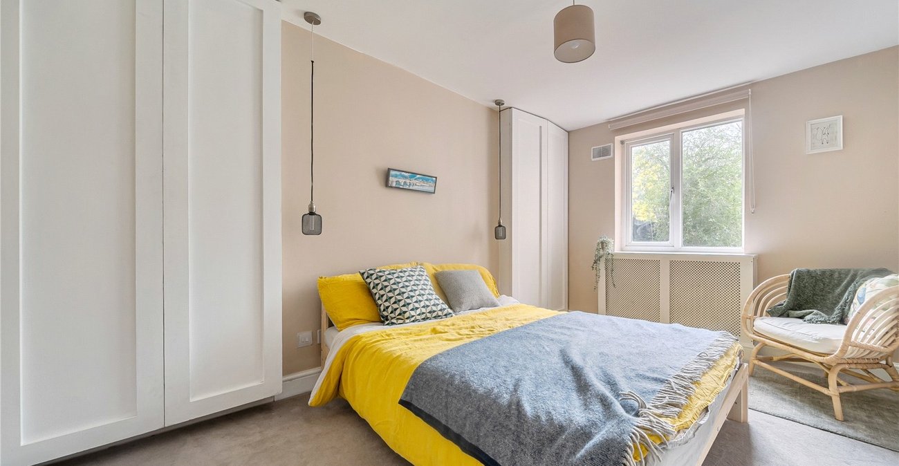 2 bedroom property for sale in London | Robinson Jackson