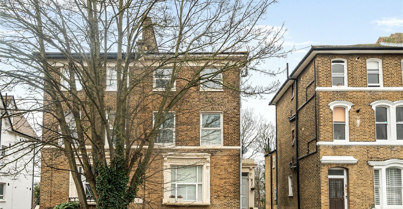 2 bedroom property for sale in London | Robinson Jackson