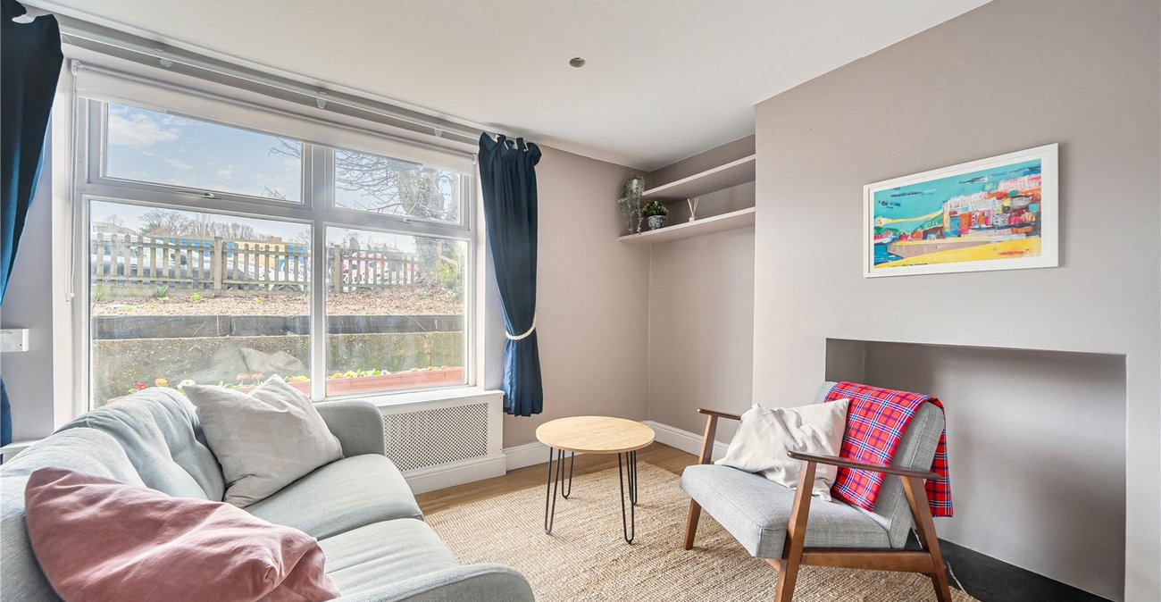 2 bedroom property for sale in London | Robinson Jackson