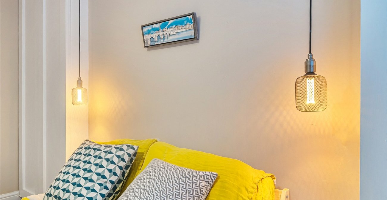 2 bedroom property for sale in London | Robinson Jackson