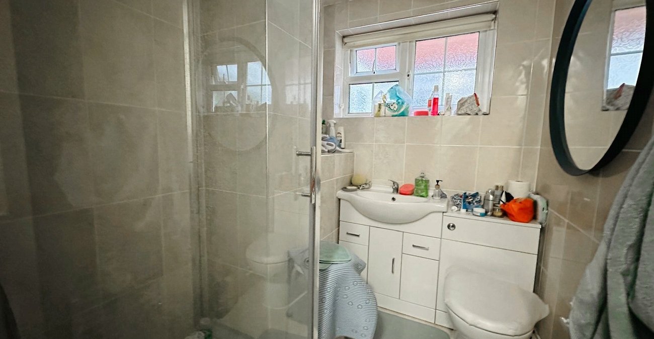 2 bedroom property for sale in Bromley | Robinson Jackson
