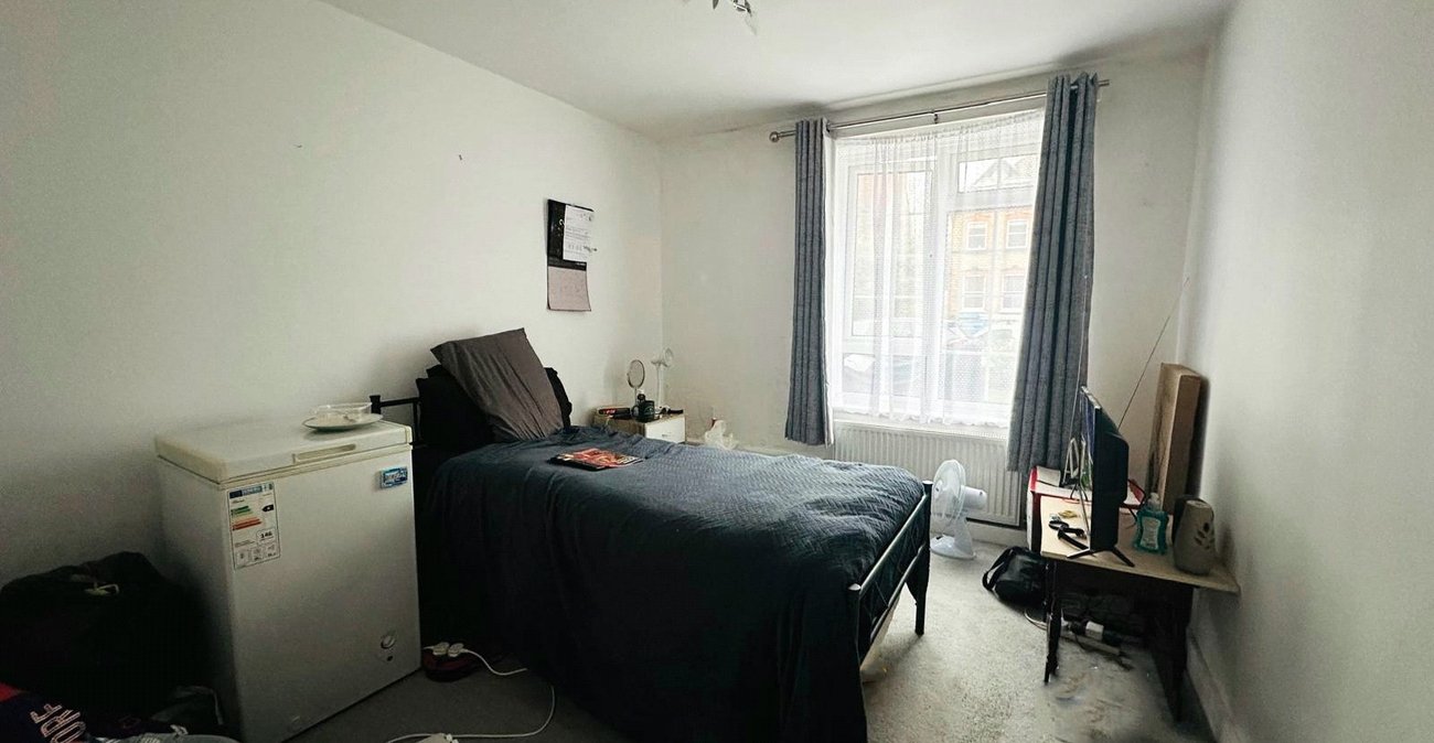 2 bedroom property for sale in Bromley | Robinson Jackson