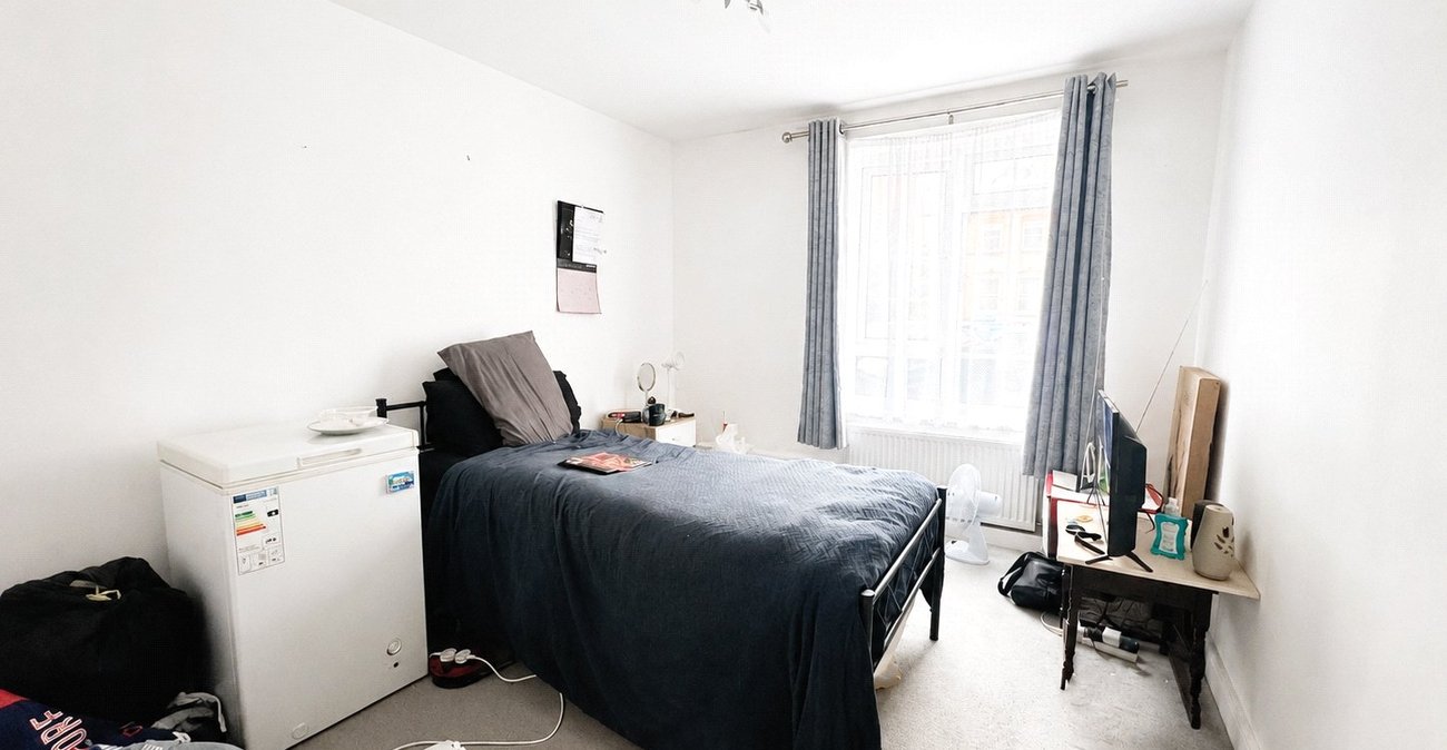 2 bedroom property for sale in Bromley | Robinson Jackson