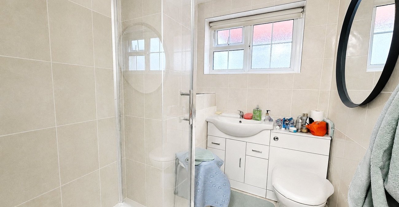 2 bedroom property for sale in Bromley | Robinson Jackson