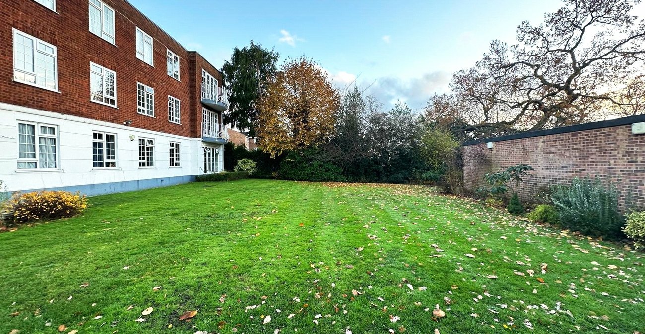 2 bedroom property for sale in Bromley | Robinson Jackson