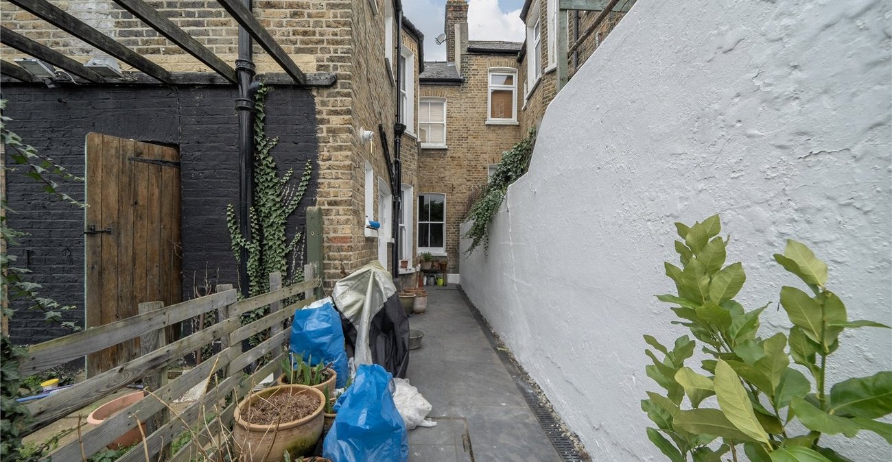 2 bedroom property for sale in Sydenham | Robinson Jackson