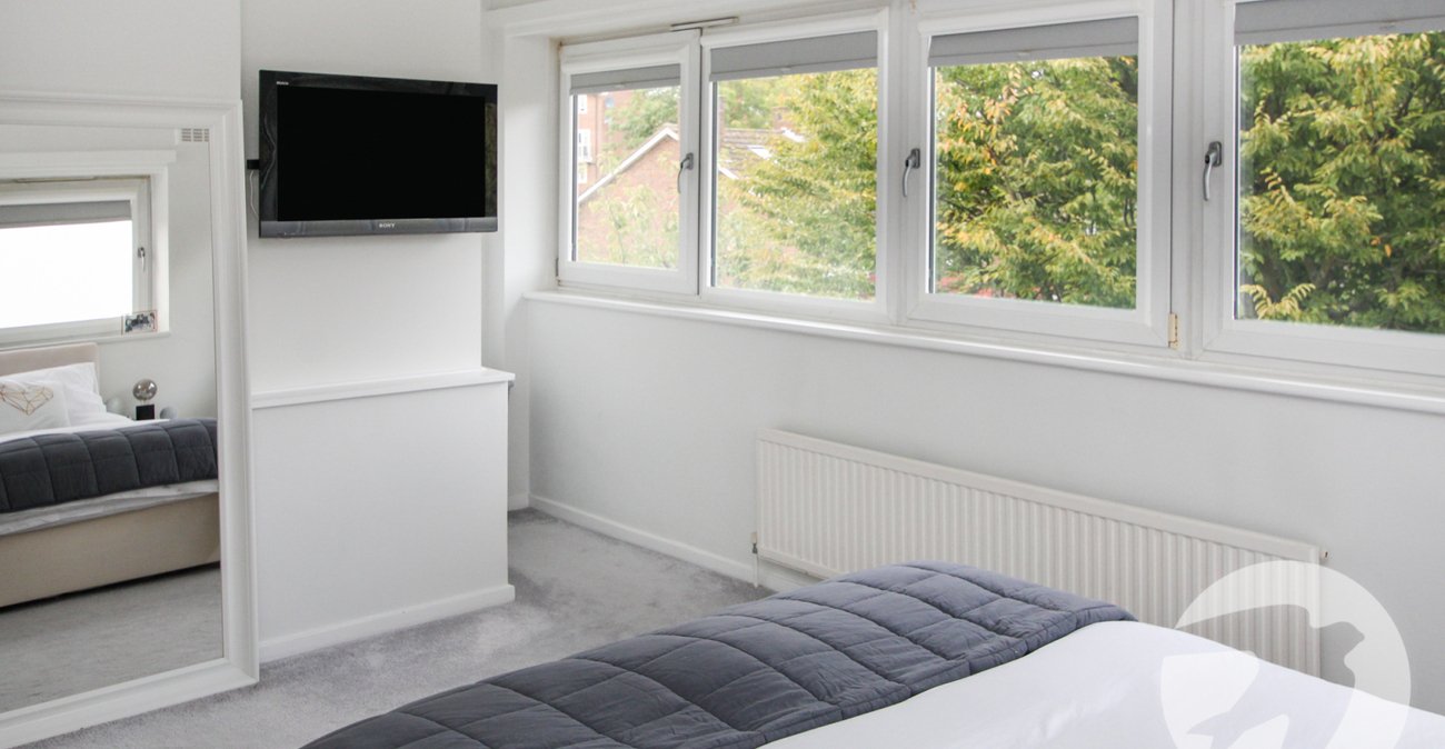 2 bedroom property for sale in London | Robinson Jackson