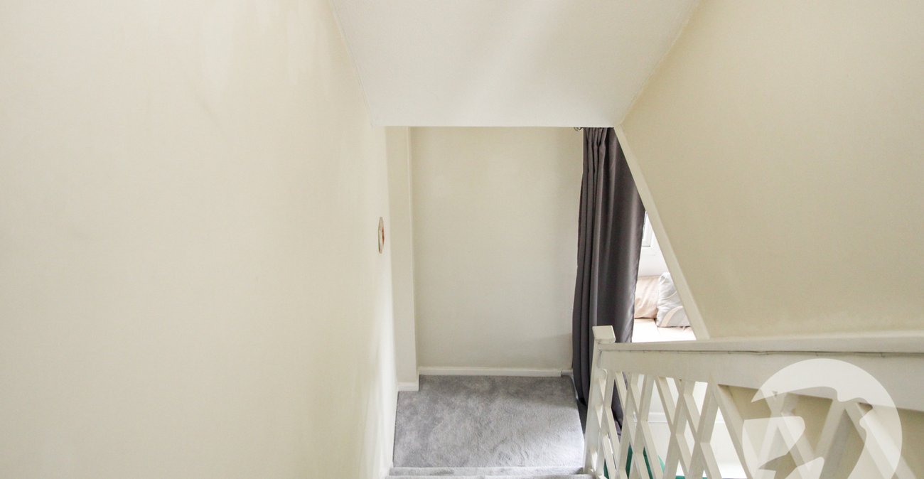 2 bedroom property for sale in London | Robinson Jackson