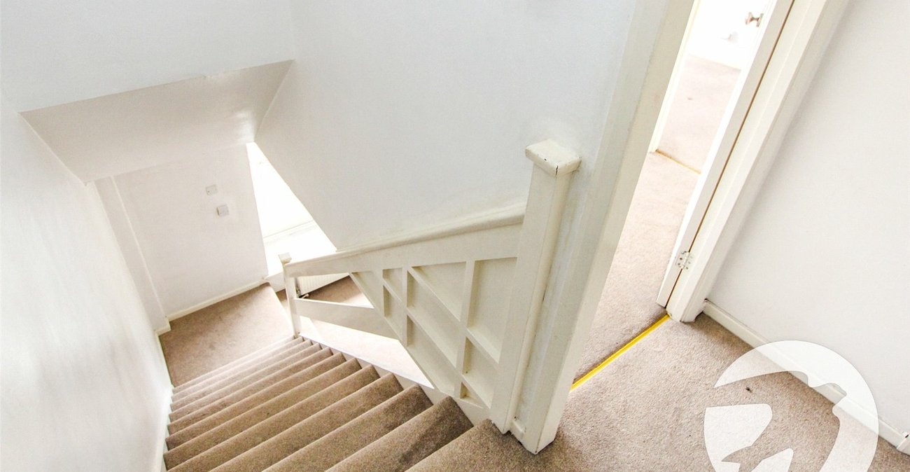 2 bedroom property for sale in London | Robinson Jackson