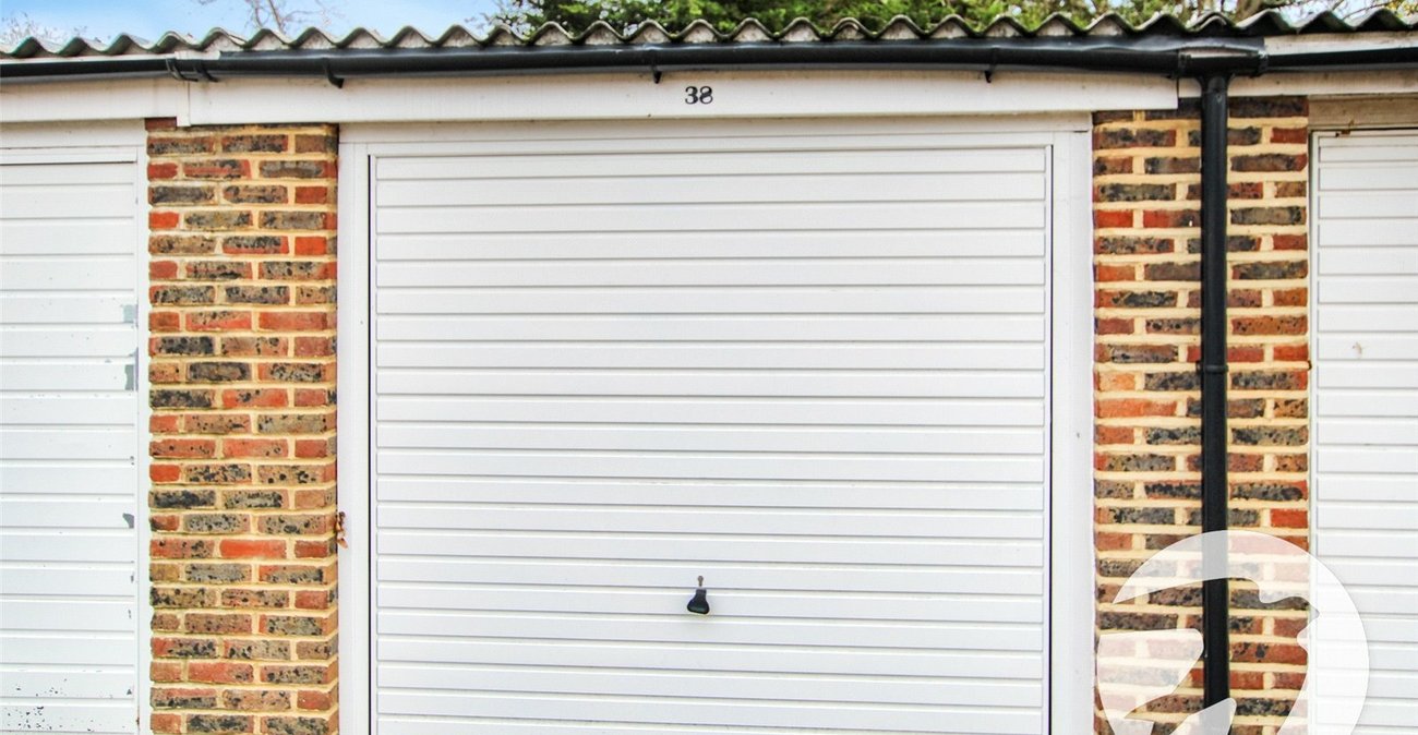 2 bedroom property for sale in London | Robinson Jackson