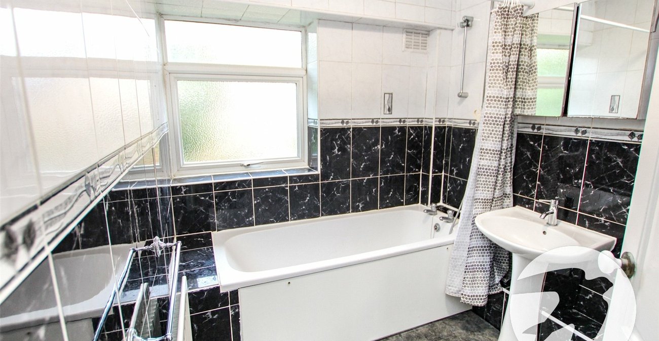 2 bedroom property for sale in London | Robinson Jackson
