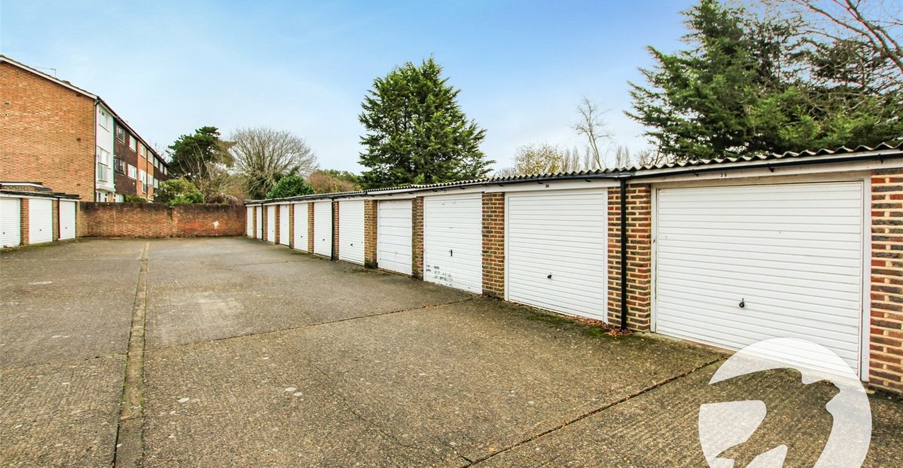 2 bedroom property for sale in London | Robinson Jackson