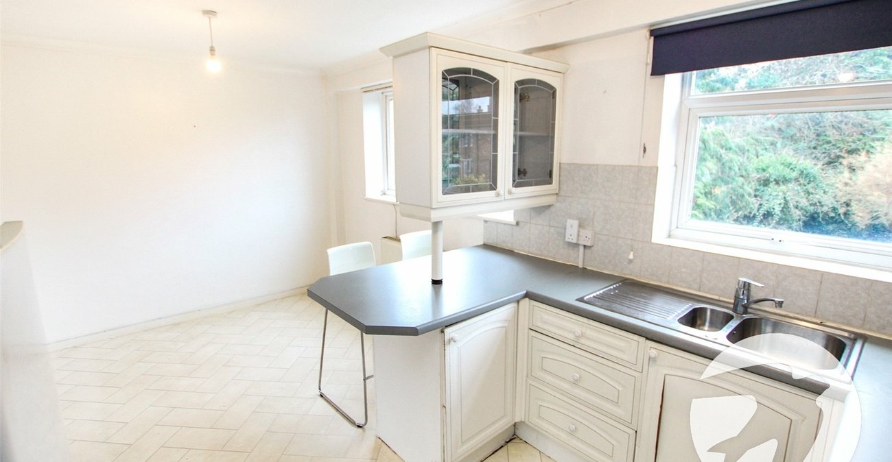 2 bedroom property for sale in London | Robinson Jackson