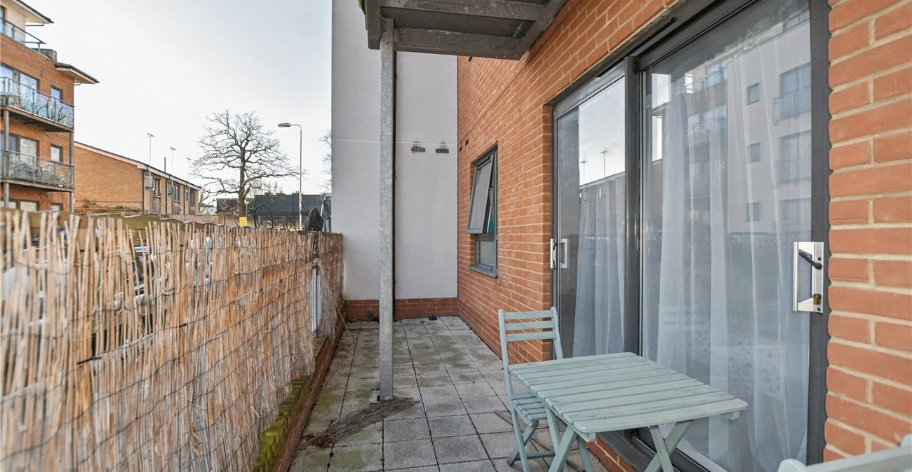 3 bedroom property for sale in London | Robinson Jackson