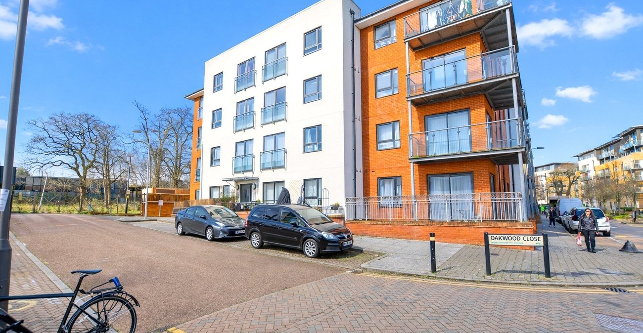 3 bedroom property for sale in London | Robinson Jackson