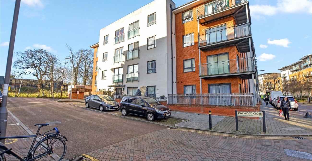 3 bedroom property for sale in London | Robinson Jackson