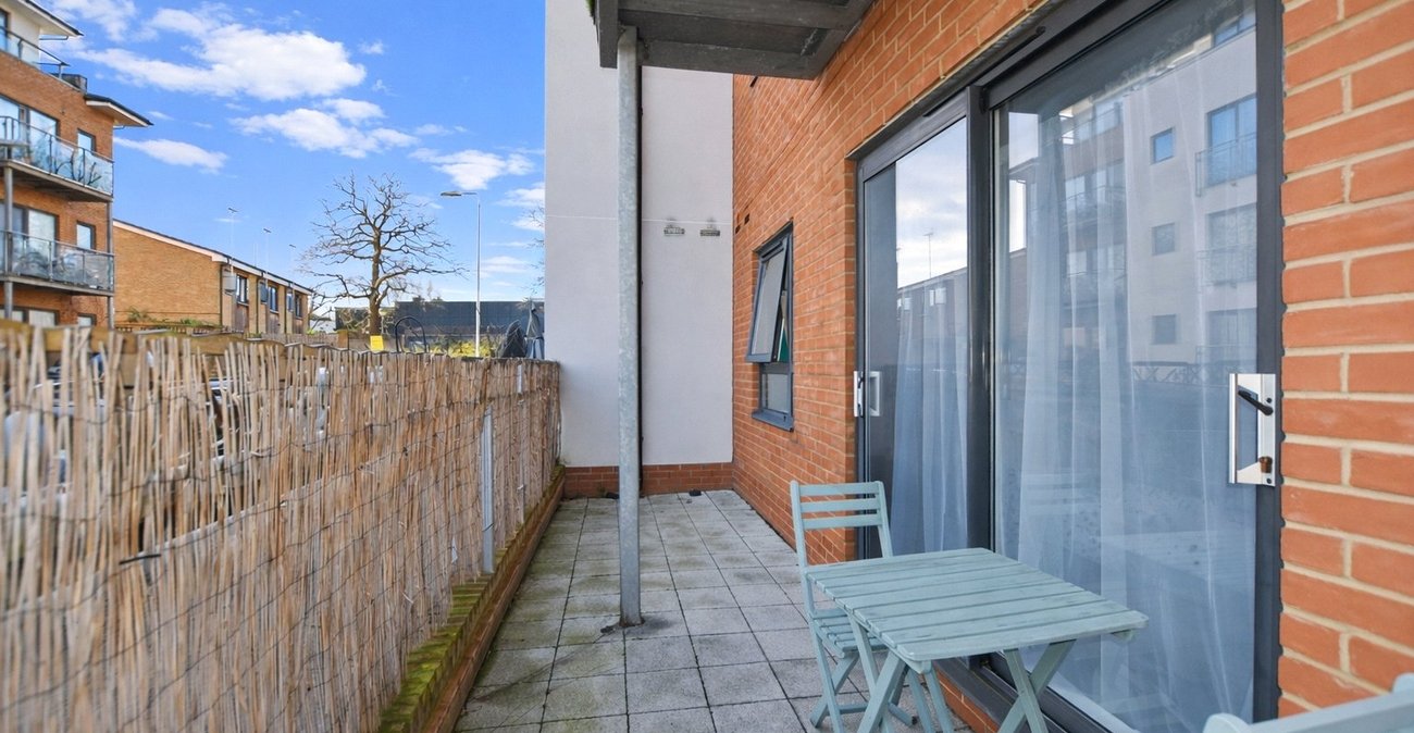 3 bedroom property for sale in London | Robinson Jackson