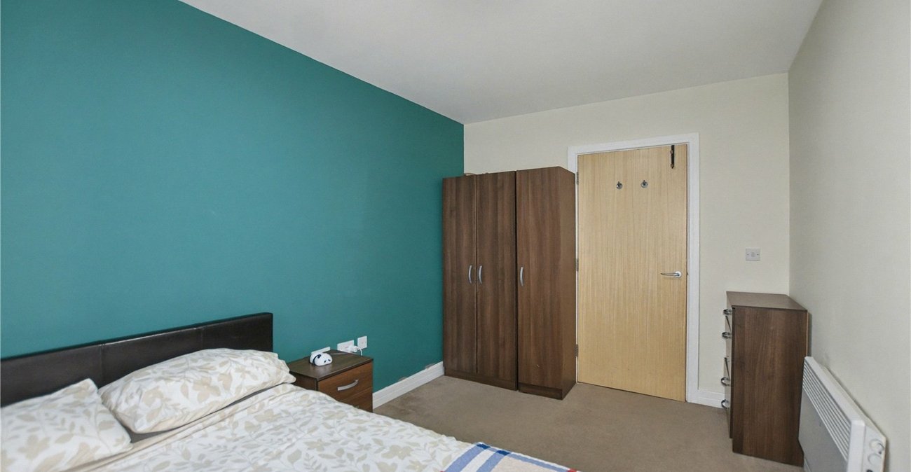 3 bedroom property for sale in London | Robinson Jackson