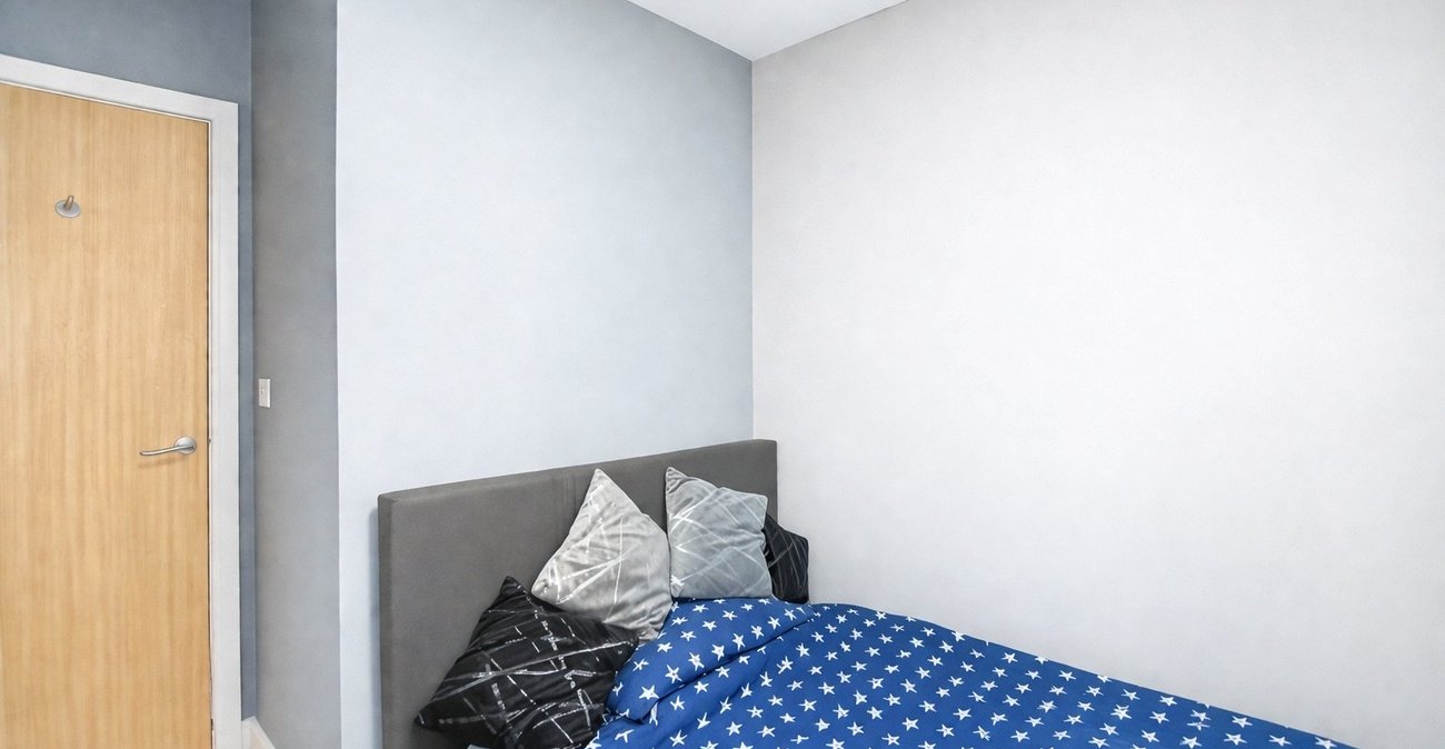 3 bedroom property for sale in London | Robinson Jackson