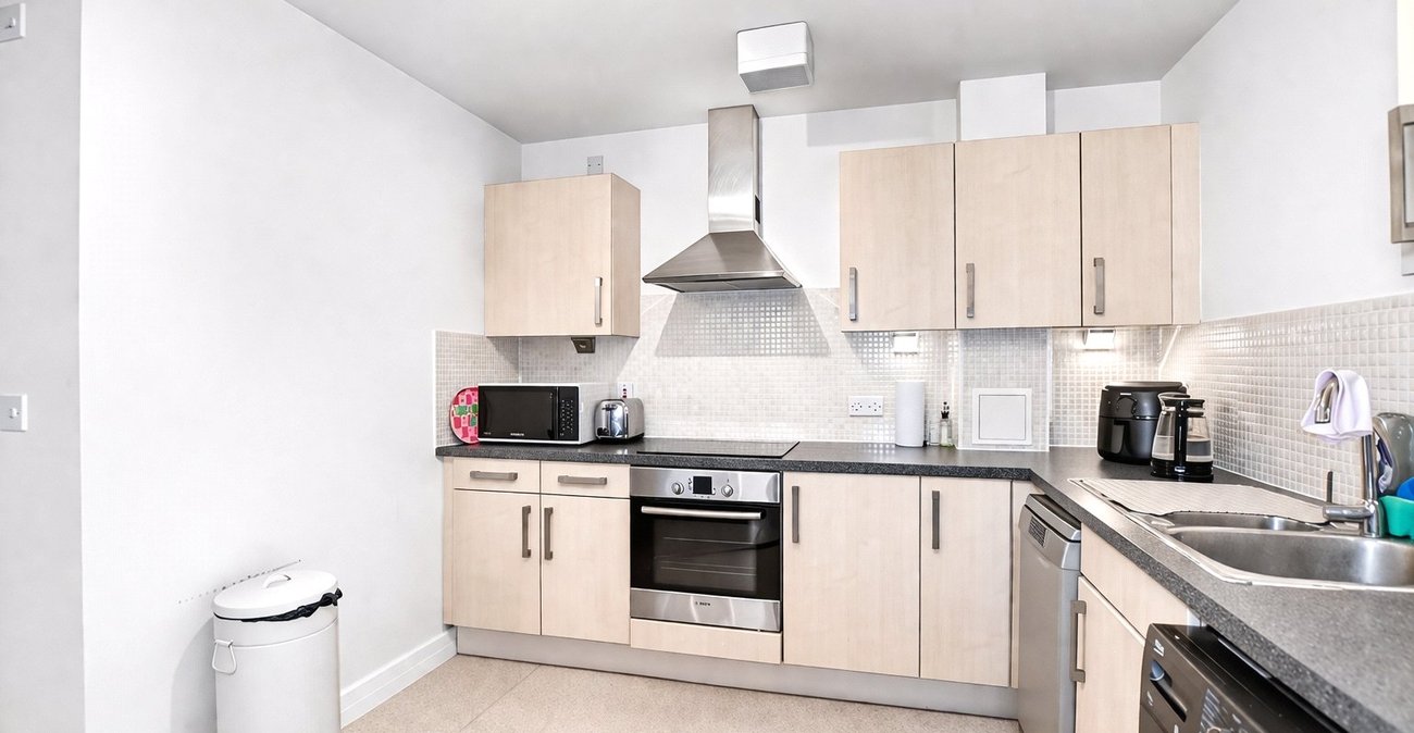 3 bedroom property for sale in London | Robinson Jackson