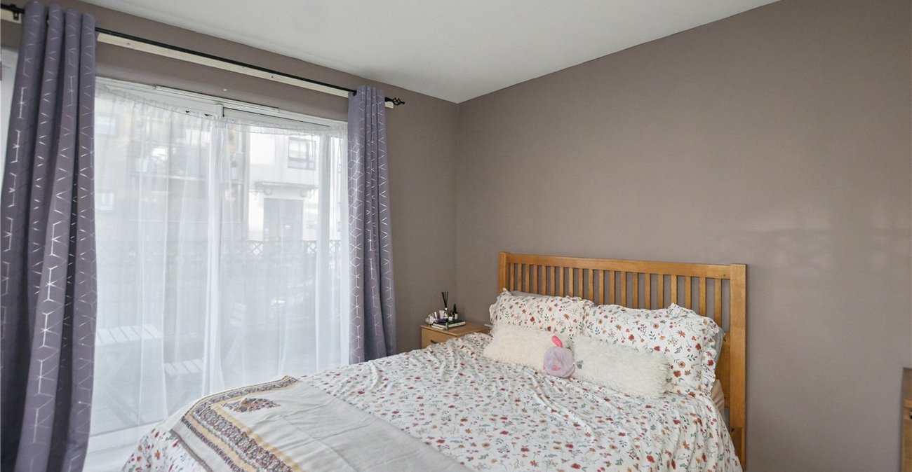 3 bedroom property for sale in London | Robinson Jackson