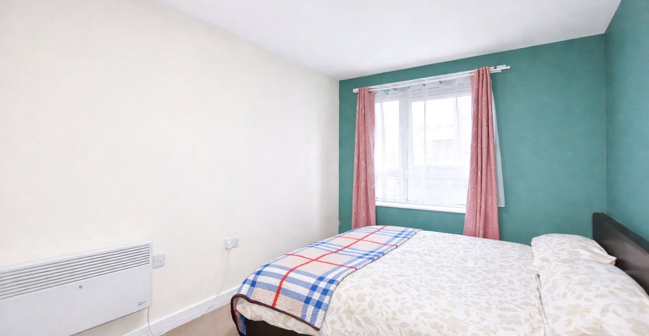 3 bedroom property for sale in London | Robinson Jackson