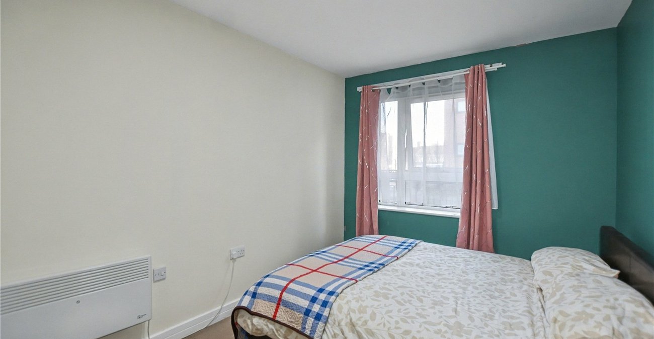 3 bedroom property for sale in London | Robinson Jackson