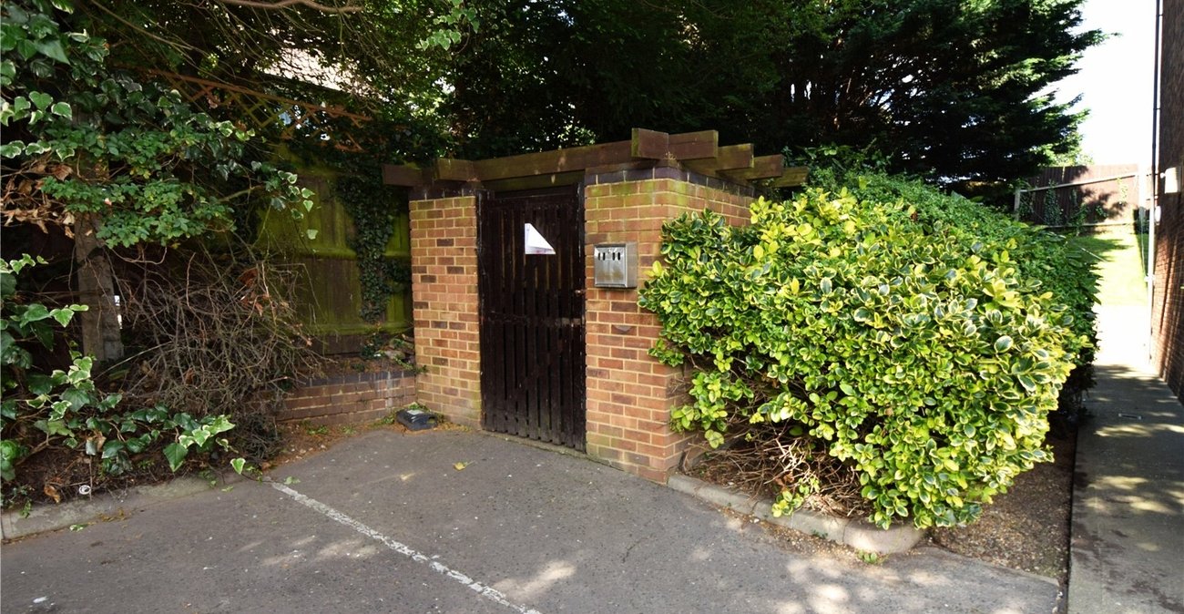 1 bedroom property for sale in Lawn Close | Robinson Jackson