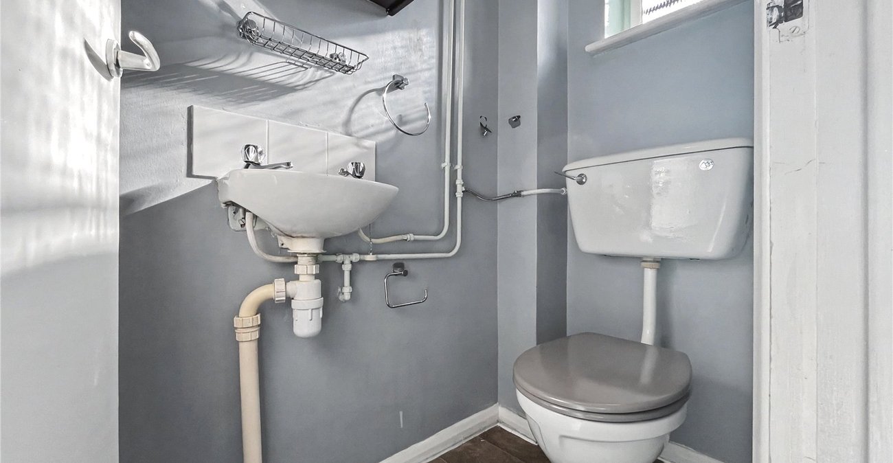 4 bedroom house for sale in Rainham | Robinson Michael & Jackson