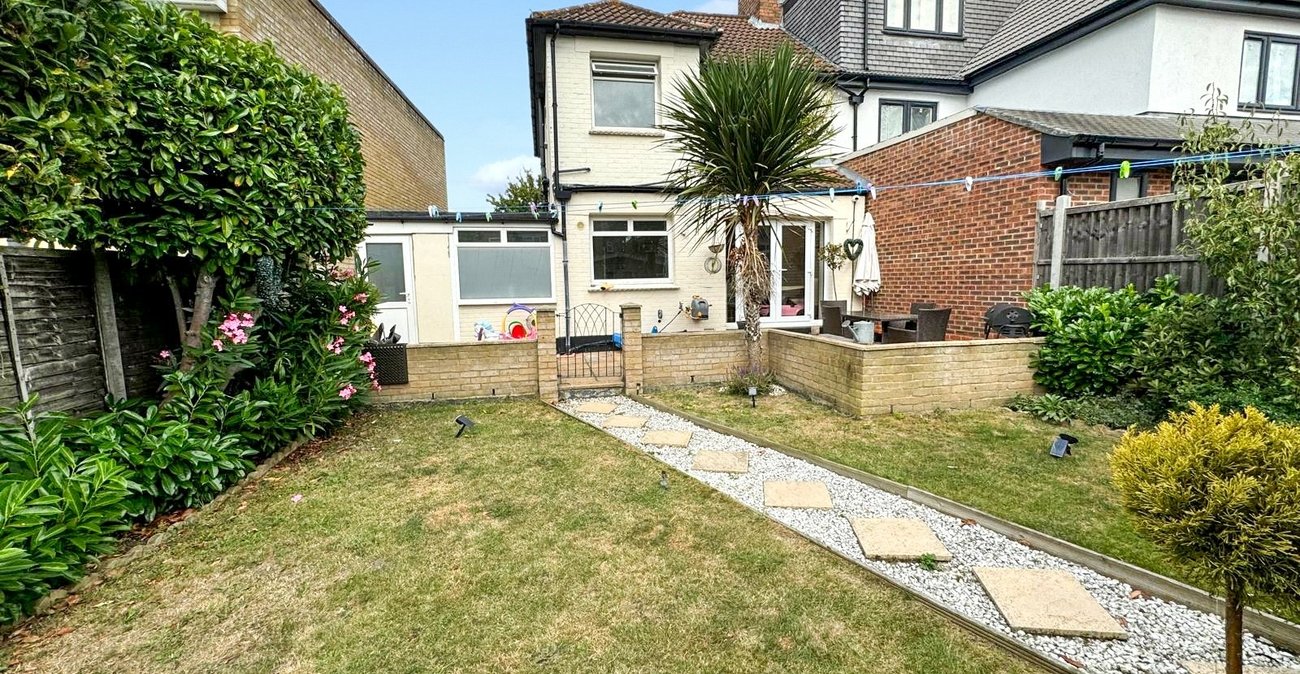 4 bedroom house for sale in Welling | Robinson Jackson