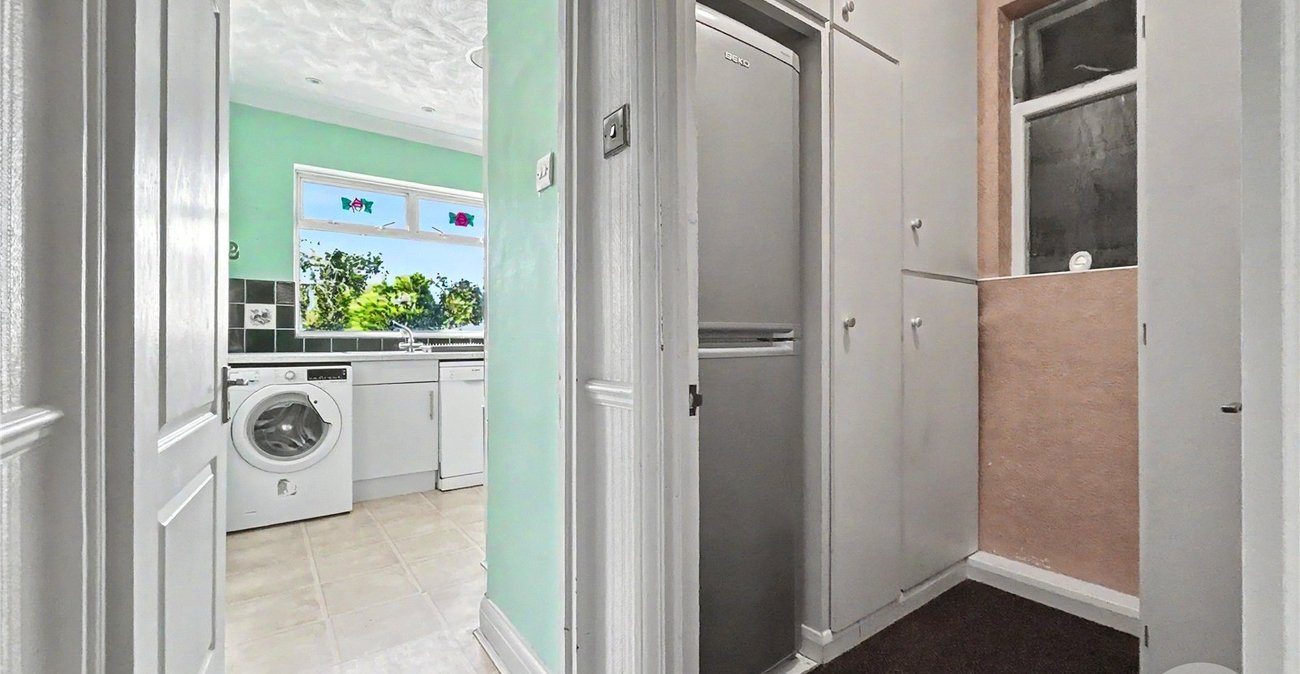 2 bedroom bungalow for sale in Sidcup | Robinson Jackson