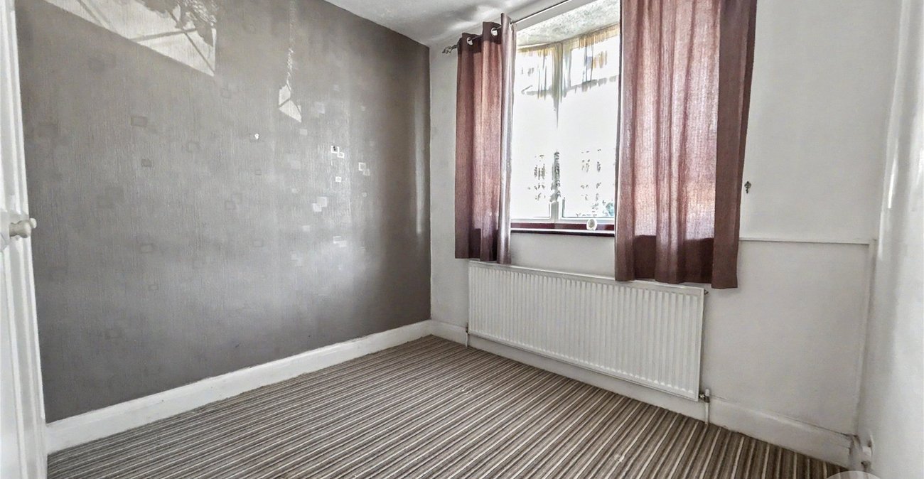 2 bedroom bungalow for sale in Sidcup | Robinson Jackson