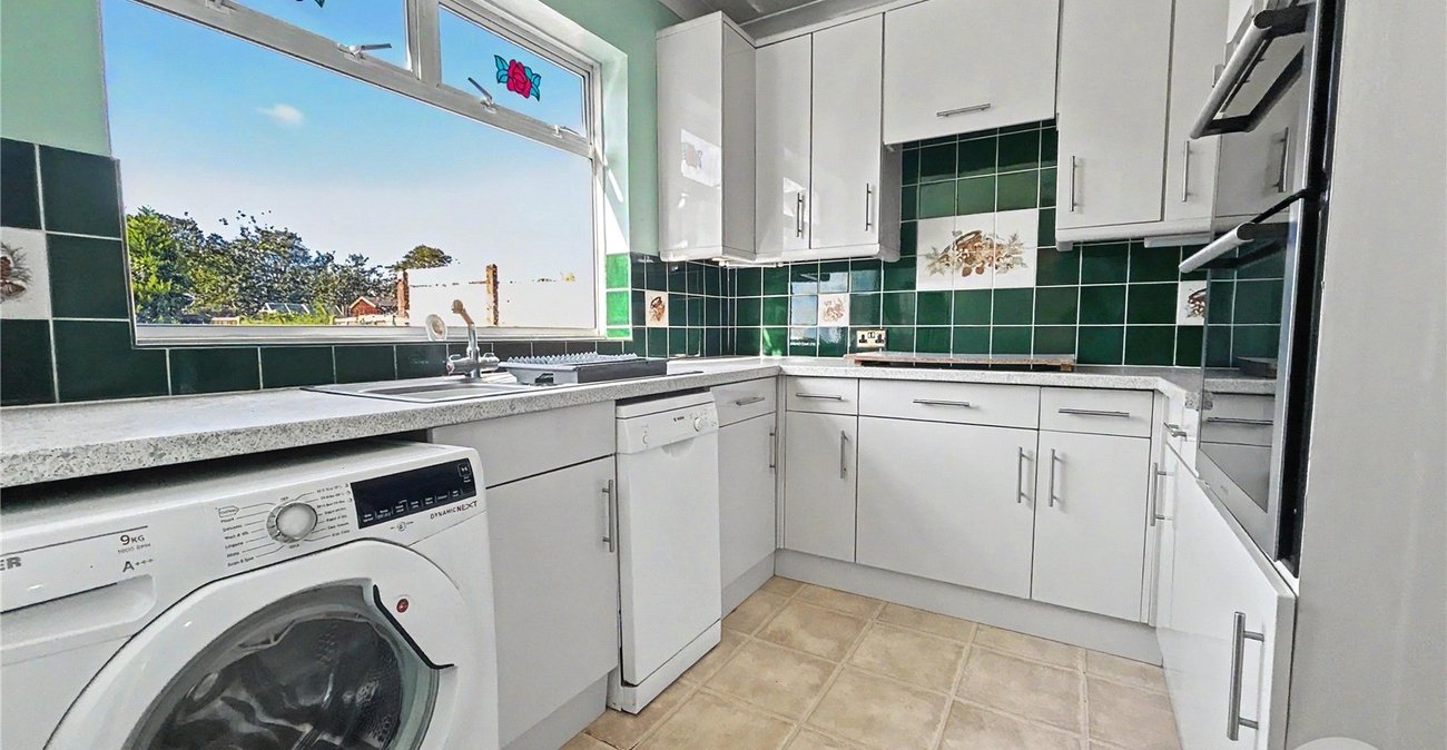 2 bedroom bungalow for sale in Sidcup | Robinson Jackson