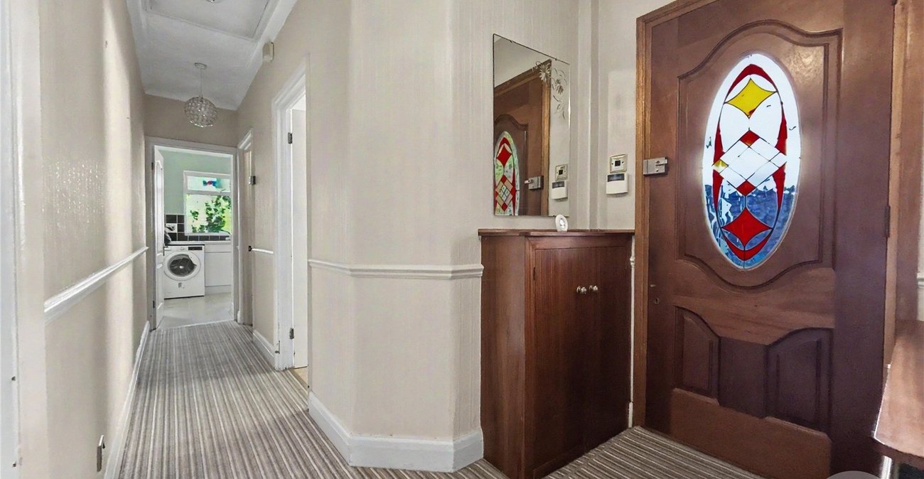 2 bedroom bungalow for sale in Sidcup | Robinson Jackson