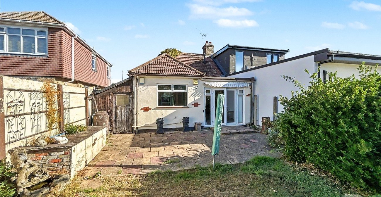 2 bedroom bungalow for sale in Sidcup | Robinson Jackson