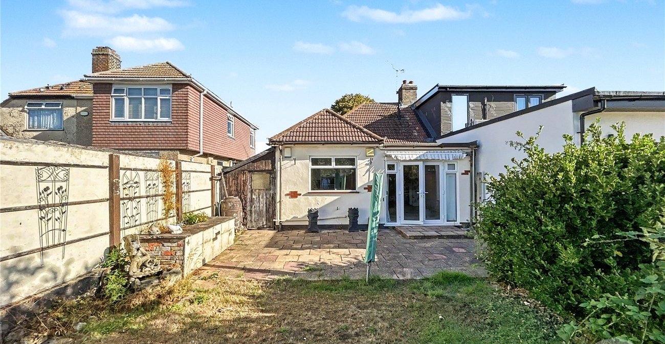 2 bedroom bungalow for sale in Sidcup | Robinson Jackson