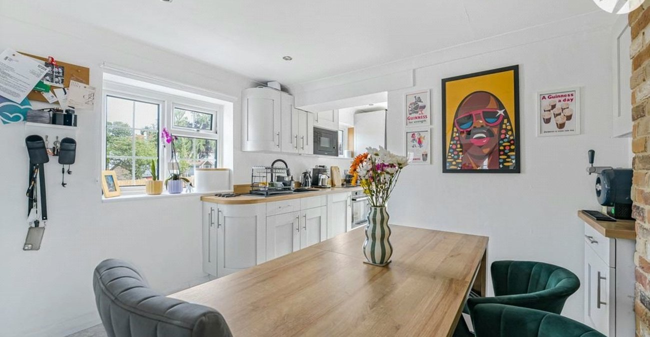 2 bedroom house for sale in Green Street Green | Robinson Jackson