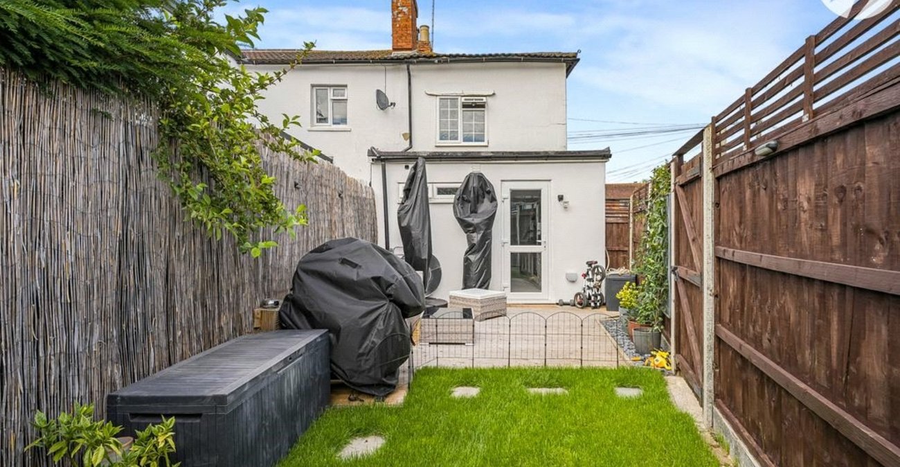 2 bedroom house for sale in Green Street Green | Robinson Jackson