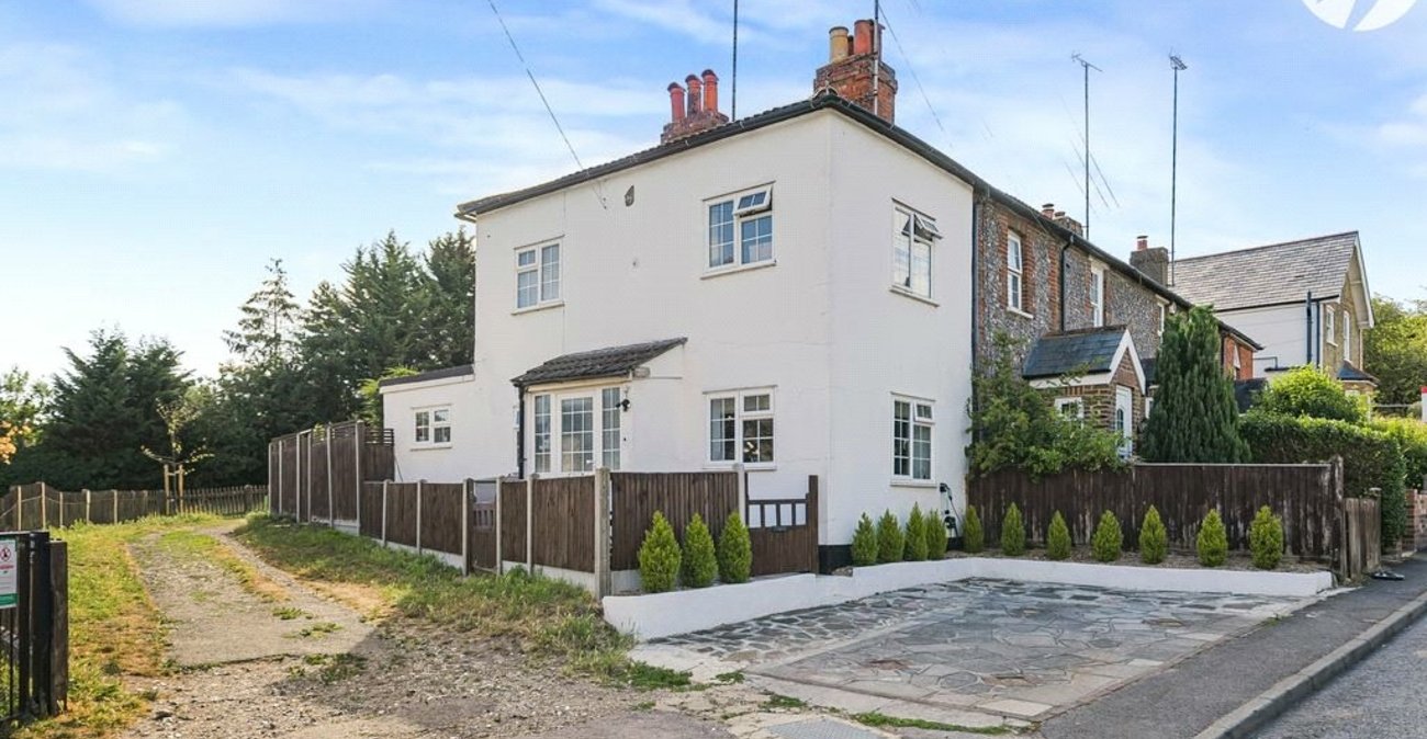 2 bedroom house for sale in Green Street Green | Robinson Jackson