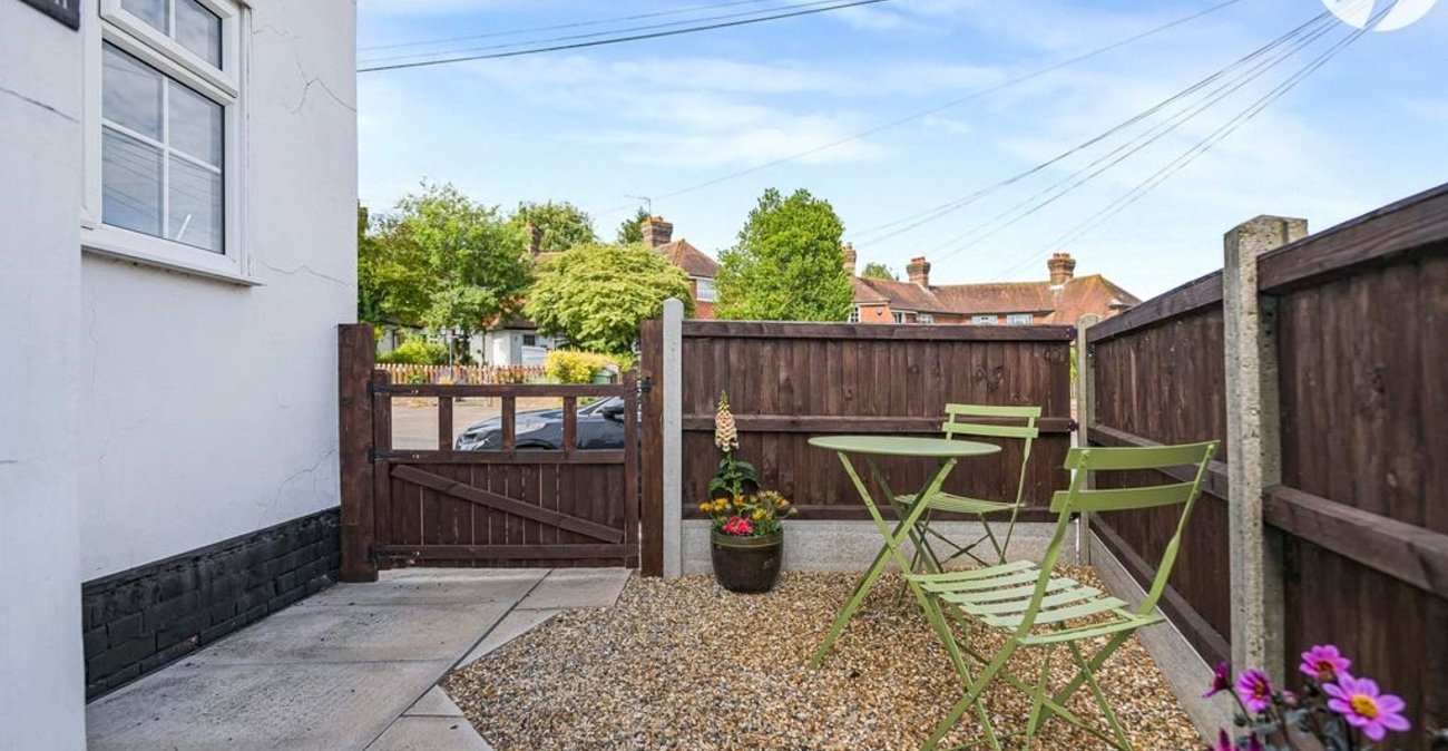 2 bedroom house for sale in Green Street Green | Robinson Jackson