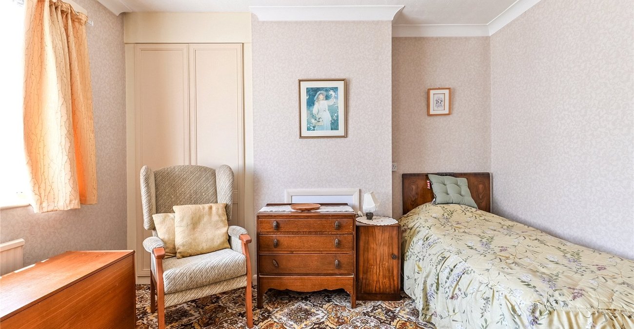 2 bedroom bungalow for sale in Northfleet | Robinson Michael & Jackson