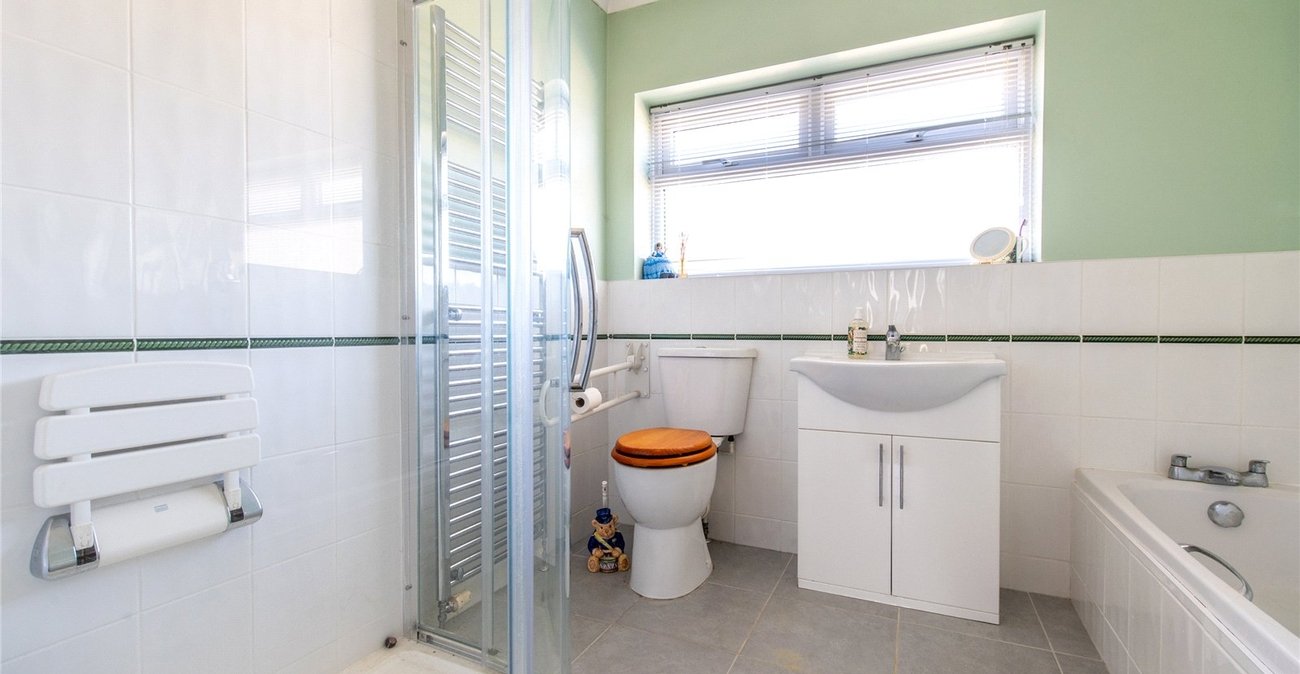 2 bedroom bungalow for sale in Northfleet | Robinson Michael & Jackson