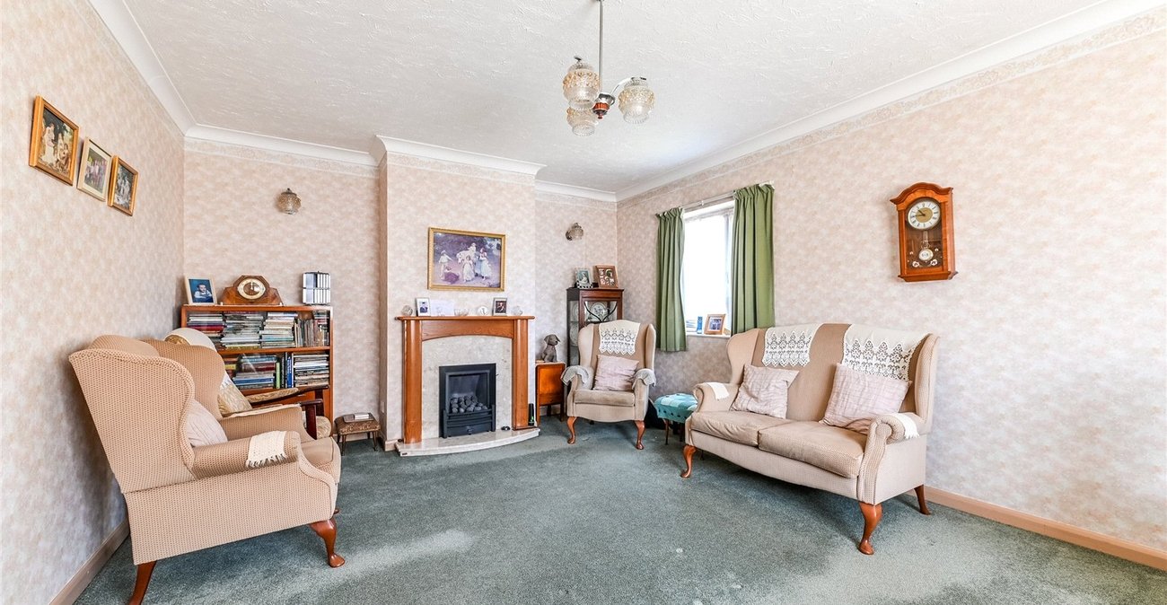 2 bedroom bungalow for sale in Northfleet | Robinson Michael & Jackson