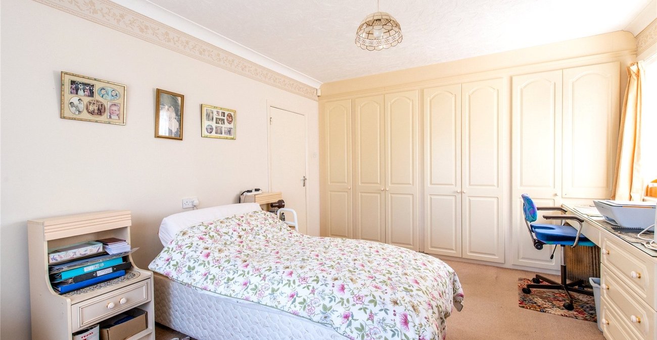 2 bedroom bungalow for sale in Northfleet | Robinson Michael & Jackson