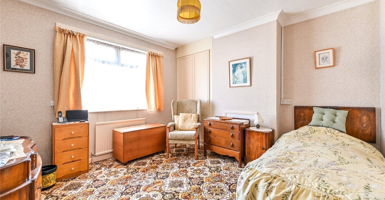 2 bedroom bungalow for sale in Northfleet | Robinson Michael & Jackson