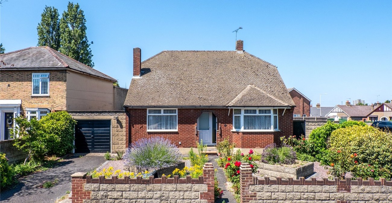 2 bedroom bungalow for sale in Northfleet | Robinson Michael & Jackson