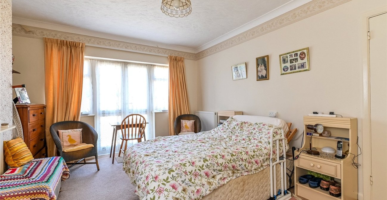 2 bedroom bungalow for sale in Northfleet | Robinson Michael & Jackson
