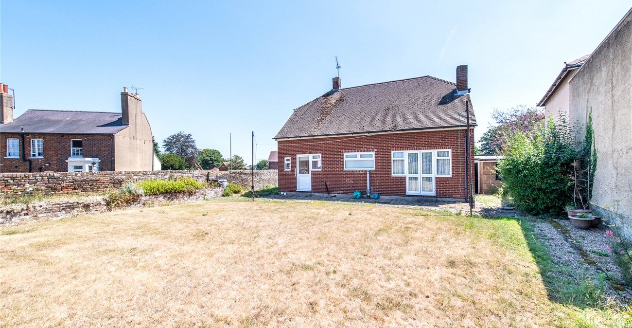 2 bedroom bungalow for sale in Northfleet | Robinson Michael & Jackson
